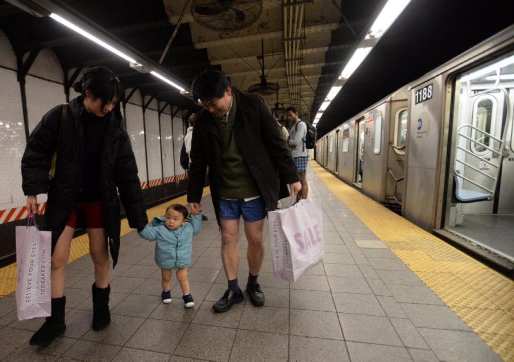 pants-subway-ride-new-york-city (4)