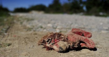FOTO Cum se agață de copilărie copiii refugiaților